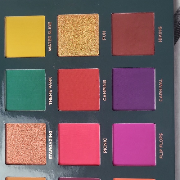 New Ace Beaute Nostalgia Palette - Picture 3 of 3